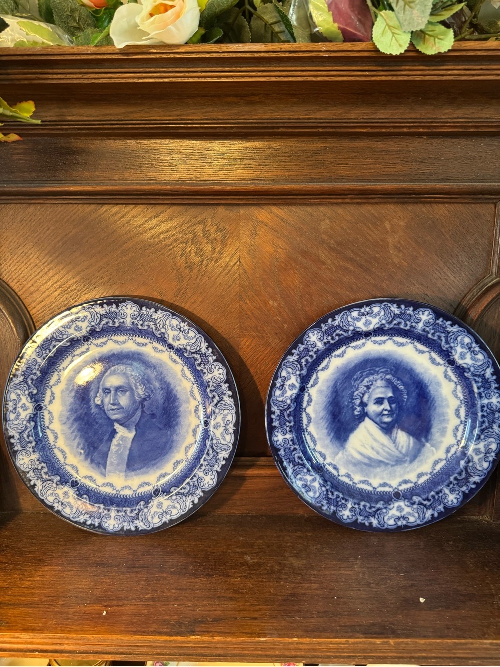 Royal Doulton George and Martha, Washington Portrait plates Royal Doulton - Pair